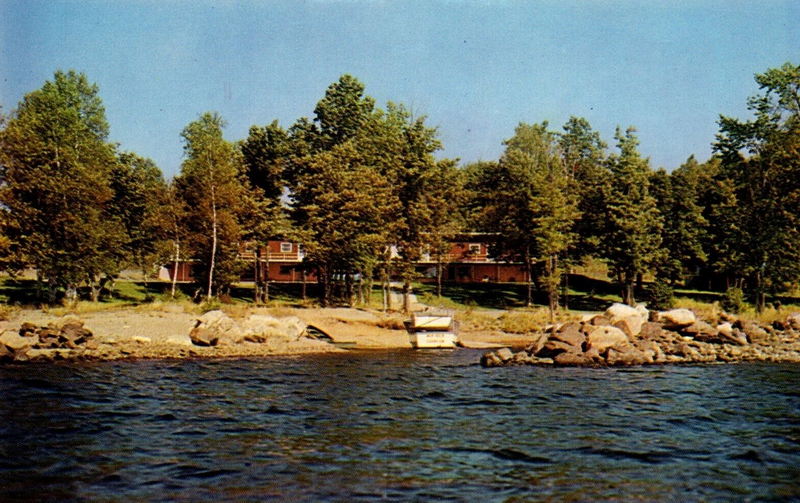 Maple Ridge Resort (Rose-Art Lodge) - Vintage Postcard